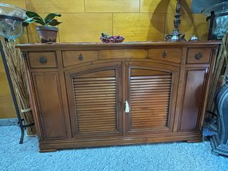 Aparador de madera clásico