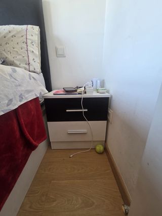 Cama con canapé de tela y madera