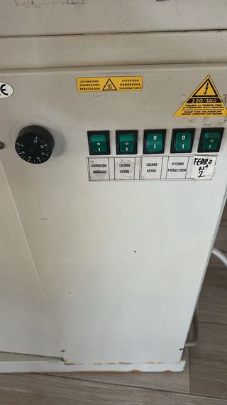Banco da stiro professionale per lavanderia