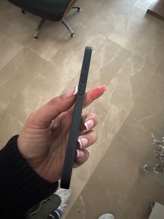 iPhone 13 128GB seminuevo. Batería al 100%