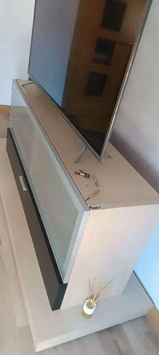 Mueble TV madera y cristal