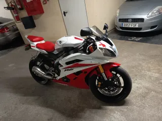 Yamaha R6 2007 Roja y Blanca