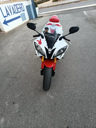 Yamaha R6 2007 Roja y Blanca