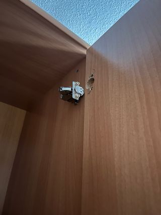 Armario, escritorio y baldas de madera