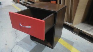 Cajonera moderna roja y negra