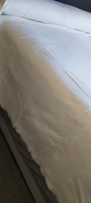 Colcha Piqué Algodón Bordada crema