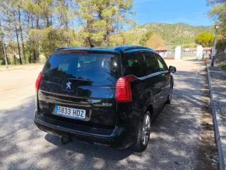 Peugeot 5008 2011
