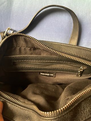 MISAKO. Bolso negro compacto
