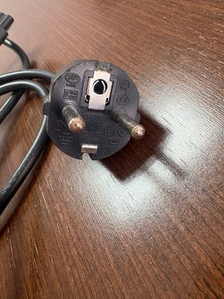 Cable alimentación portátil C5 (trébol) a Schuko