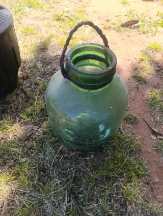 Garrafa de cristal verde para decoración
