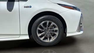 Toyota Prius 125PH Plug-In Solar 90 kW (122 CV)