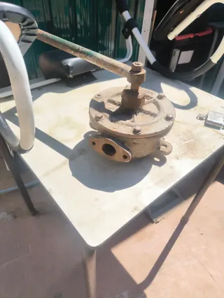 Bomba de agua manual GEYDA