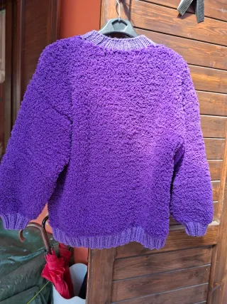 Cardigan fatto a mano viola