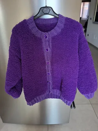 Cardigan fatto a mano viola