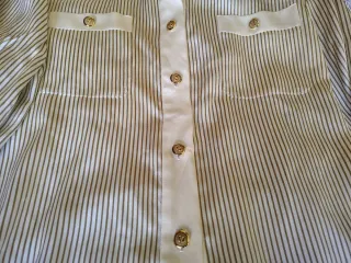 Camisa elegante de rayas para mujer