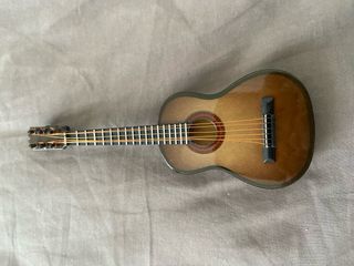 Miniatura Guitarra Clásica Realista