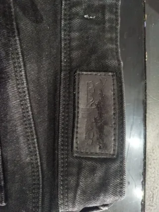Levi's 570 Pantalón Corto Negro Desgastado