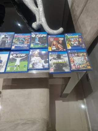 Consola PS4 con 10 juegos