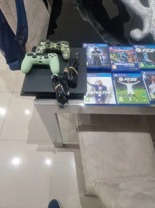 Consola PS4 con 10 juegos