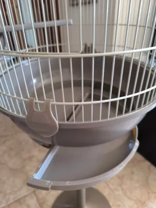 Jaula para pájaros con pie