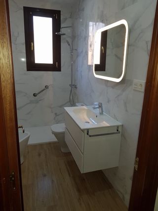 Albañil, fontanero, pladur, electricidad, carpi