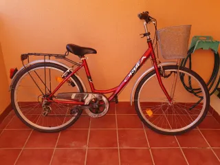 Bicicleta Orbea Roja con Cesta