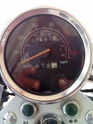 Moto Cruiser Negra y Plateada