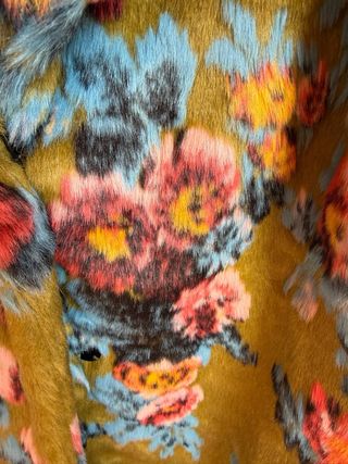 Abrigo pelo estampado floral Uterqüe