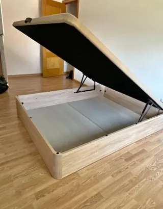 Canapé de tela y madera