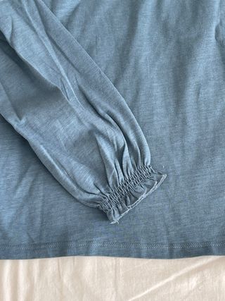 Blusa Unit azul marino con volantes