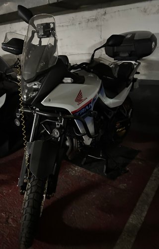 Honda Transalp 750 XL 2023 (3500 km). Impecable.