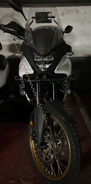 Honda Transalp 750 XL 2023 (3500 km). Impecable.