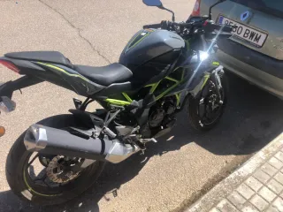 Kawasaki Z125 gris/verde - Perfecto estado