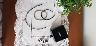 Lote bisutería: collar, pulseras y pendientes
