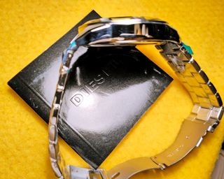 Reloj Diesel Spiked nuevo, dorado y negro