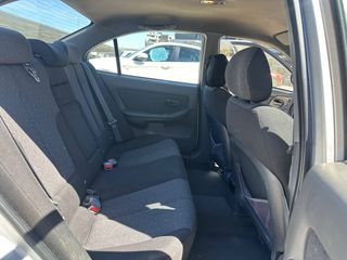 Hyundai Elantra etiqueta B con distribucion