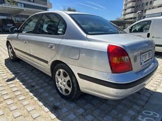 Hyundai Elantra etiqueta B con distribucion