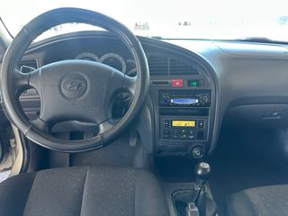 Hyundai Elantra etiqueta B con distribucion