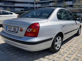 Hyundai Elantra etiqueta B con distribucion