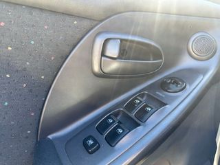 Hyundai Elantra etiqueta B con distribucion