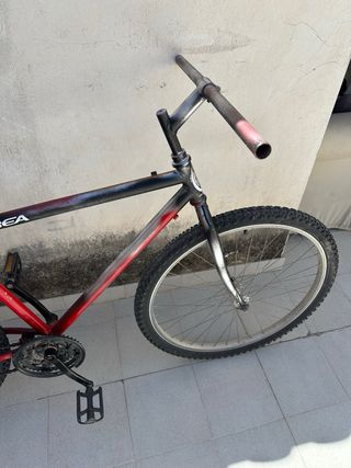 Bicicleta Orbea Roja y Negra