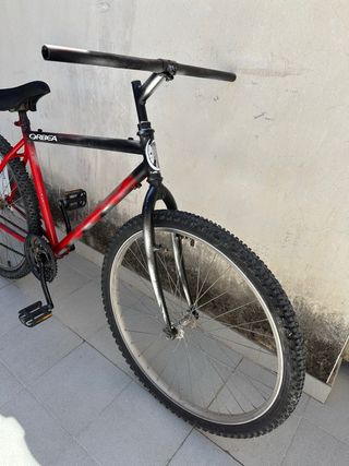 Bicicleta Orbea Roja y Negra