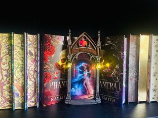 Phantasma BookNook Inspired Dark romance Iluminado
