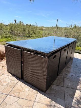 Conjunto mesa exterior ratán con asientos y puff