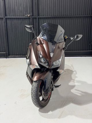 Yamaha TMAX Marrón Maxi-Scooter