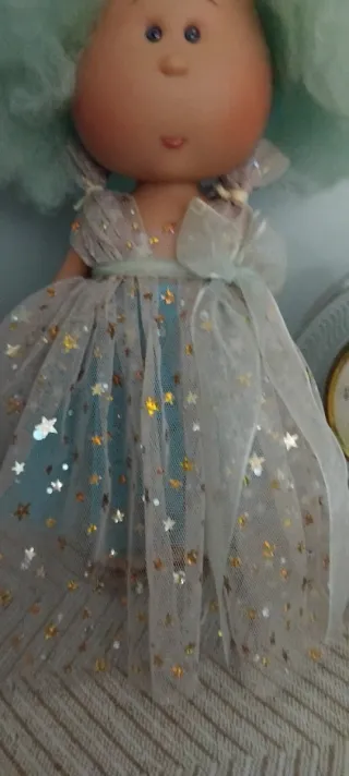 Muñeca artesanal con vestido estrellado