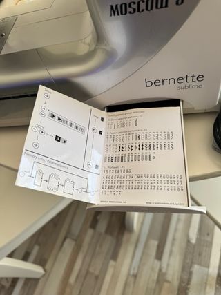 Máquina de coser Bernette Moscow 8