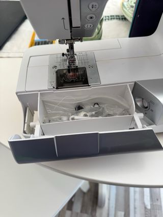 Máquina de coser Bernette Moscow 8