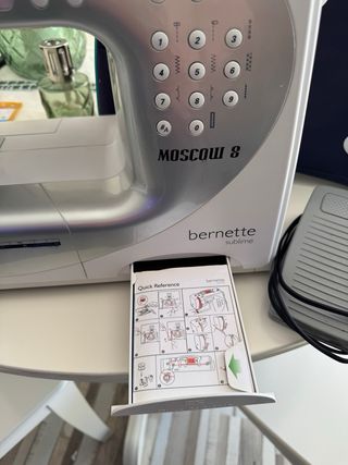 Máquina de coser Bernette Moscow 8