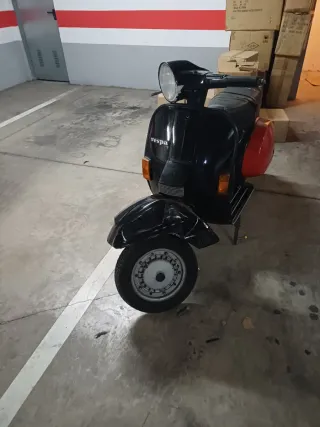 Vespa 200 Negra